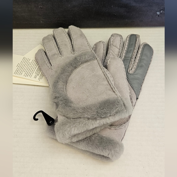 UGG GLOVES NWT - Picture 5 of 9
